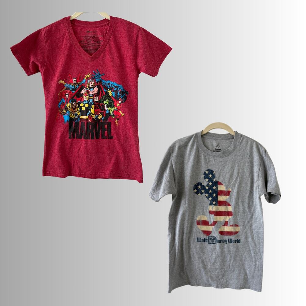VINTAGE Marvel Disney Parks Red V-Neck Graphic Tee S Classic Comics